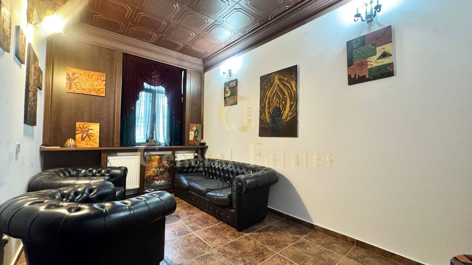 Spre Vânzare Proprietate remarcabilă cu 6 camere în inima Iașului ! - Poză 9