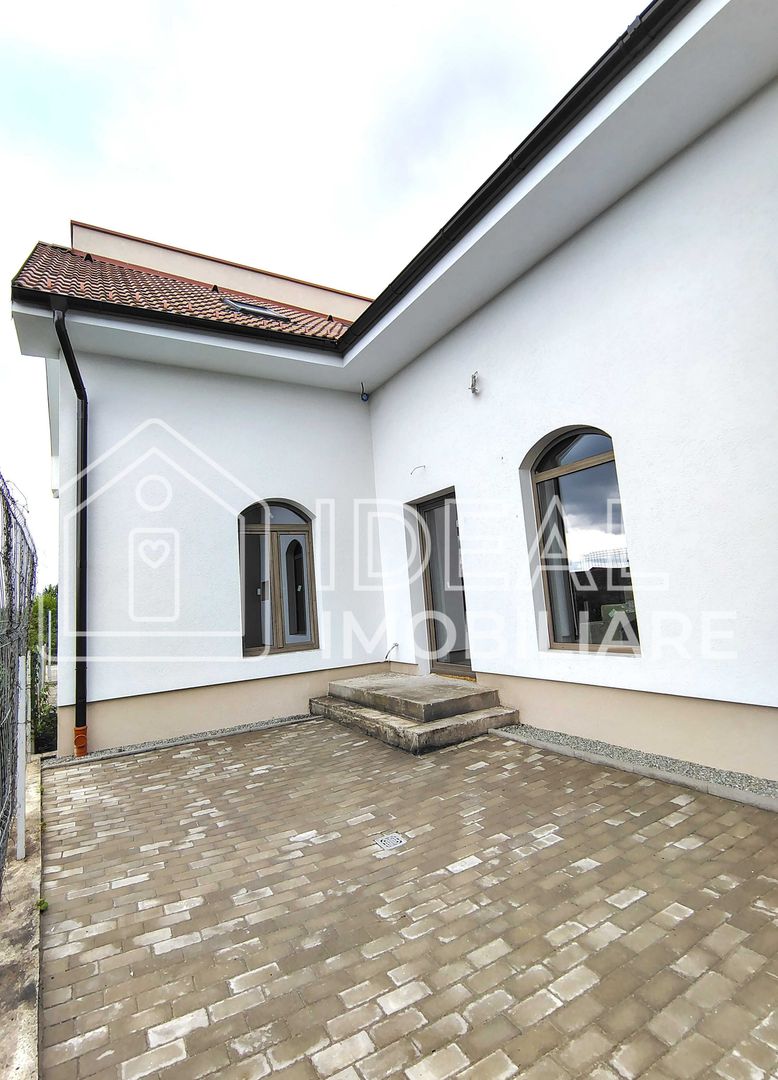 Casa rezidentiala 5 camere, 2 bai, parcare - Sura Mică - Poză 2