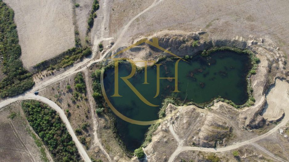 Investiție unică, 10 ha teren cu luciu de apă, ideal pentru turism și agrement! - Poză 4