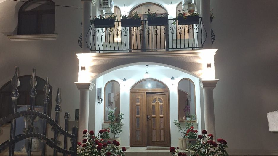 BRASADAS vinde casa individuala 8 cam teren 10 ari Unirii. - Poză 19