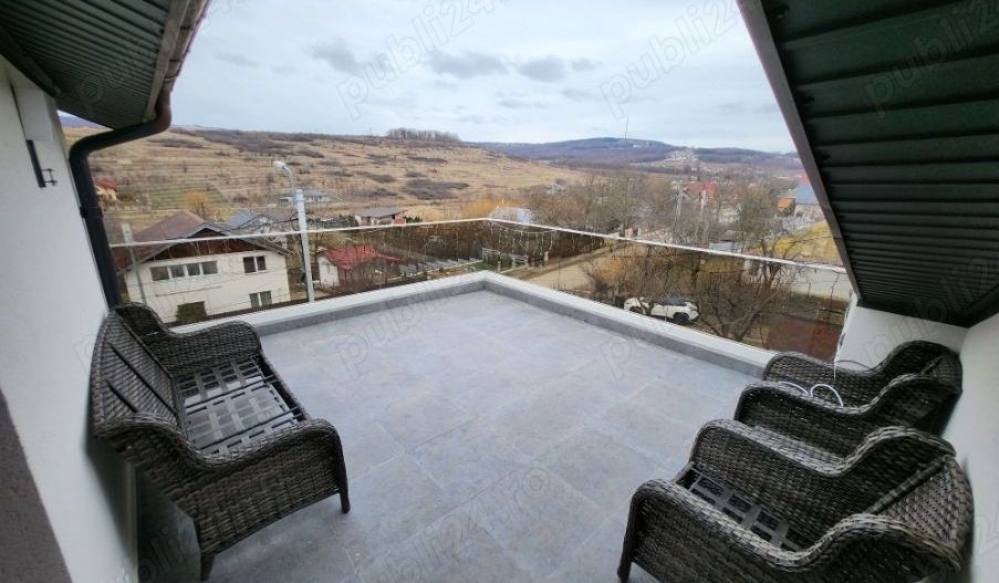 Vindem casă cu terasă lângă hanul Trei Sarmale - Poză 6