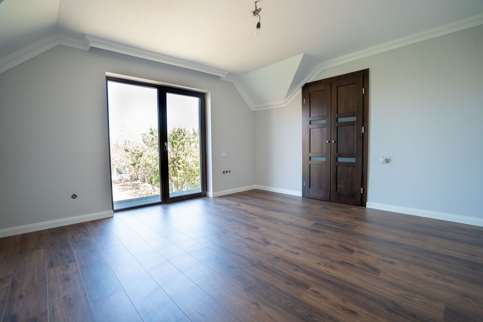 Casa Episcopia cu 774 mp teren, 4 dormotoare - Poză 7