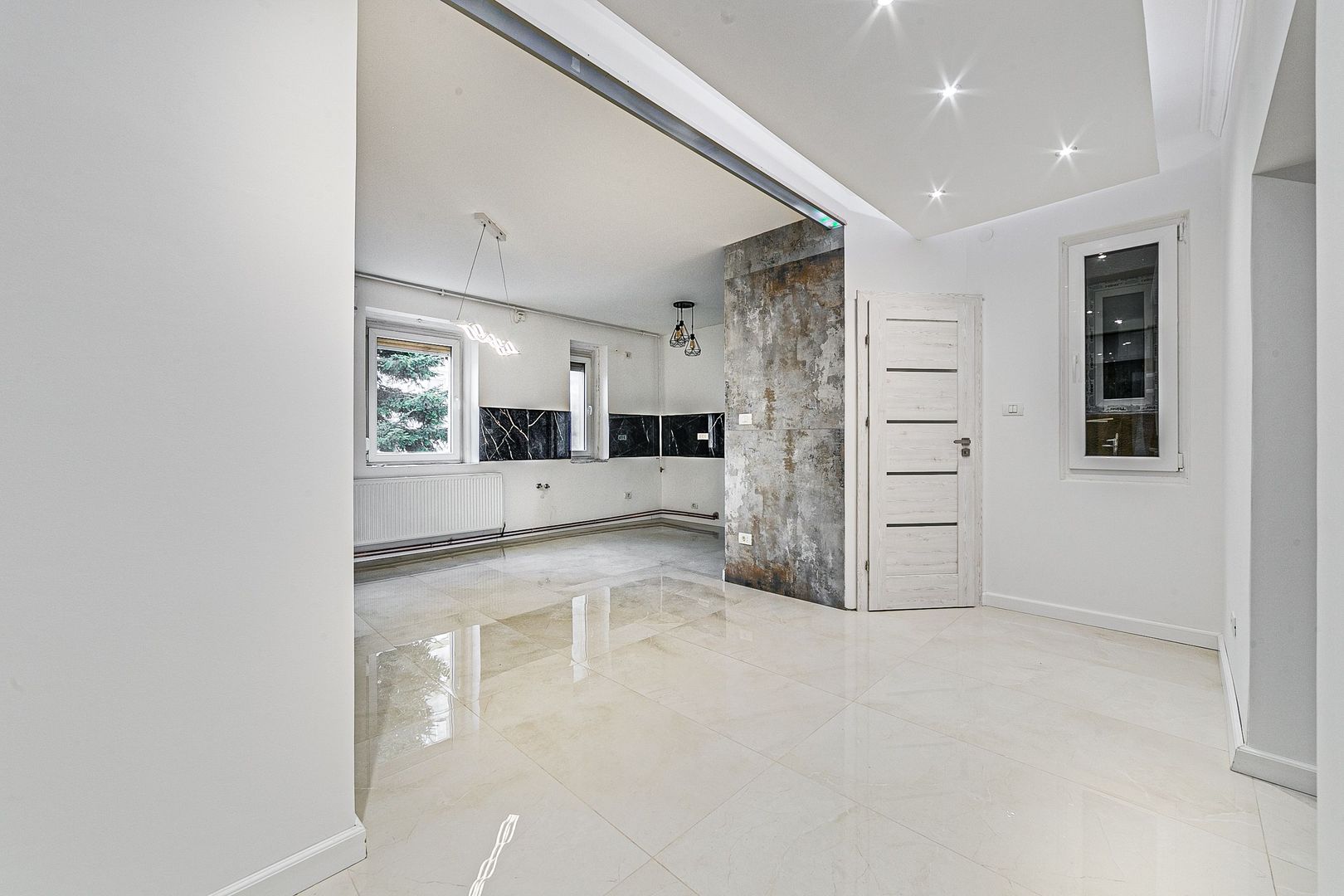 Apartament spațios în zonă centrală - Poză 3