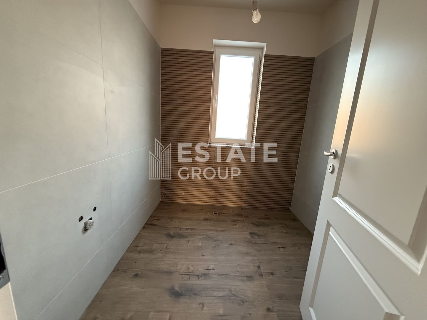 Casa individuala cu 4 camere in Mosnita Noua zona Castel - Poză 9