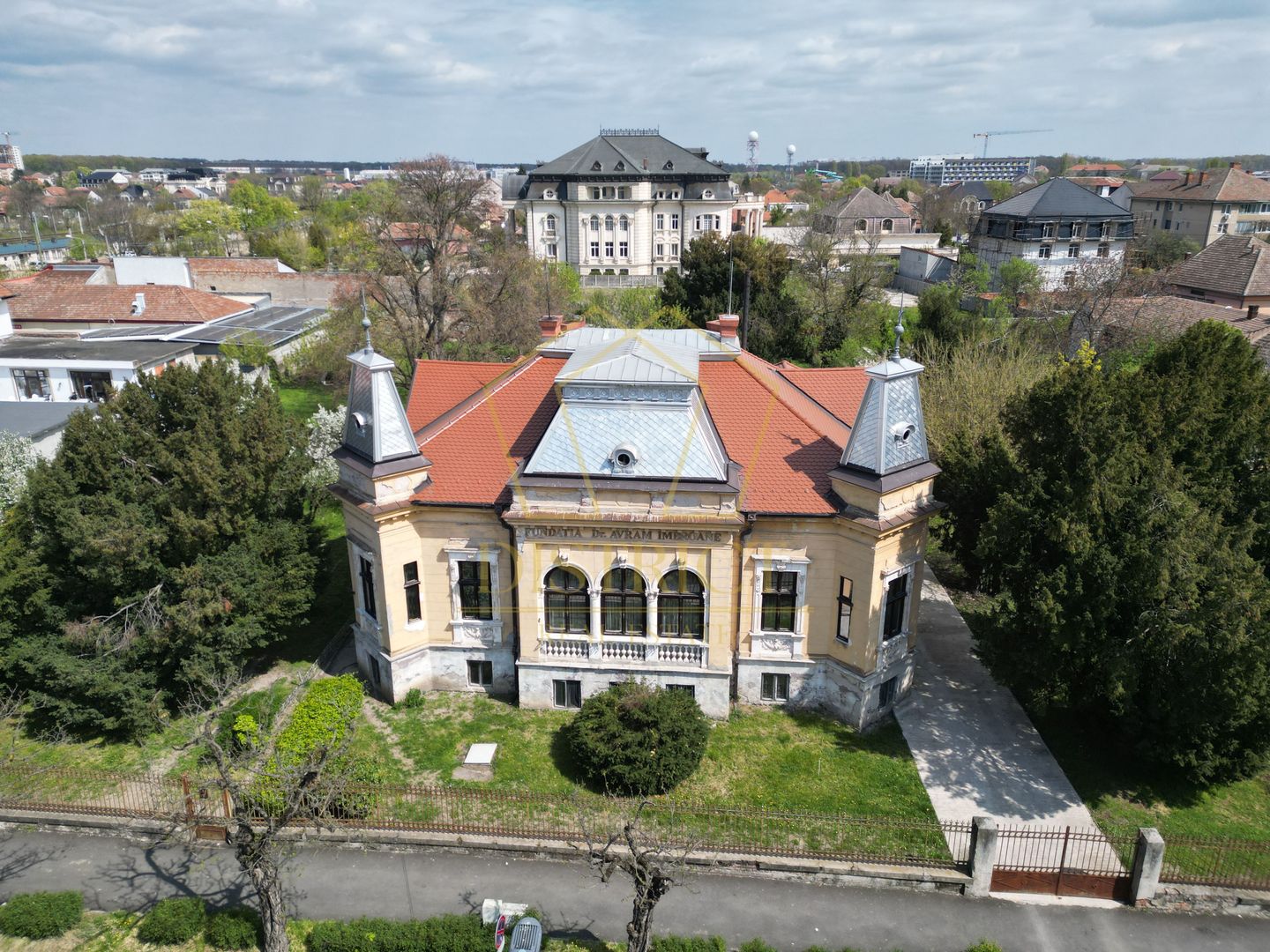 Vila isotorica cu teren de 3.900mp | Central - Poză 10