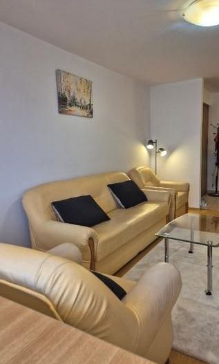 Apartament 2 camere metrou Favorit , luminos, mobilat, parcare inclusa - Poză 2