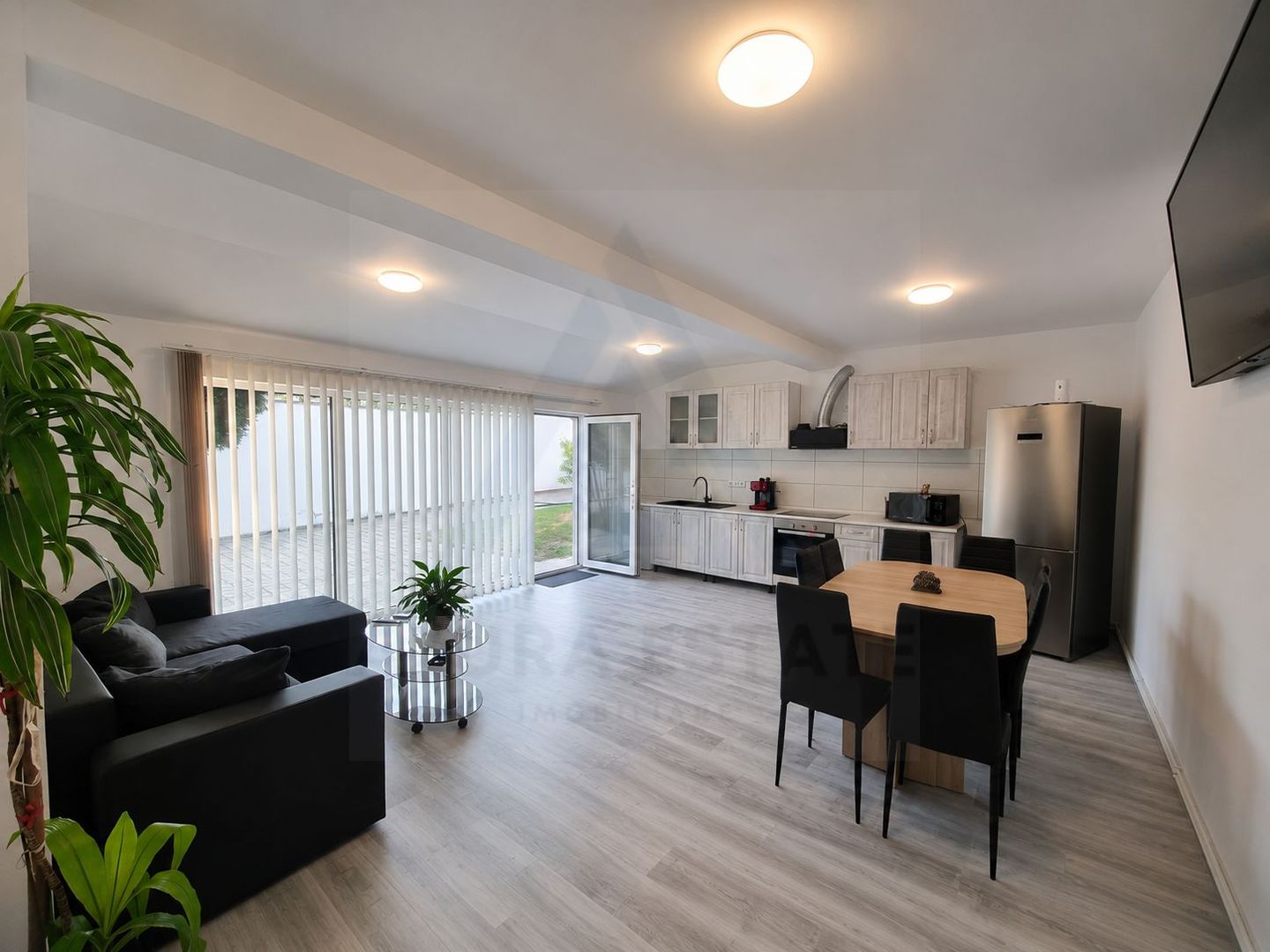 Casă cu 2 apartamente 5 camere 140 mp utili curte 289 mp in Turnișor - Poză 1