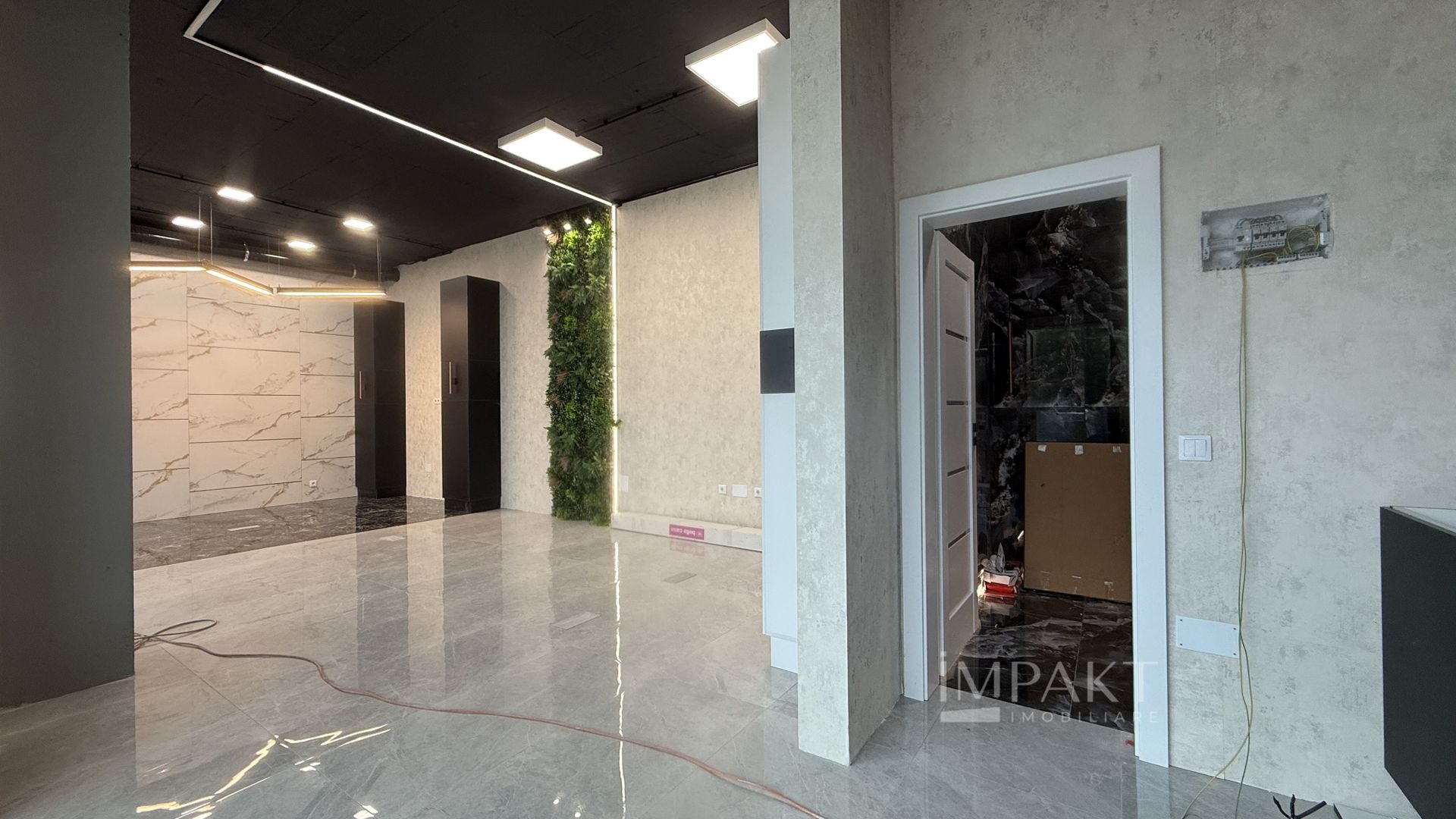 Spatiu comercial vitrat si finisat in Andrei Muresanu - Poză 4