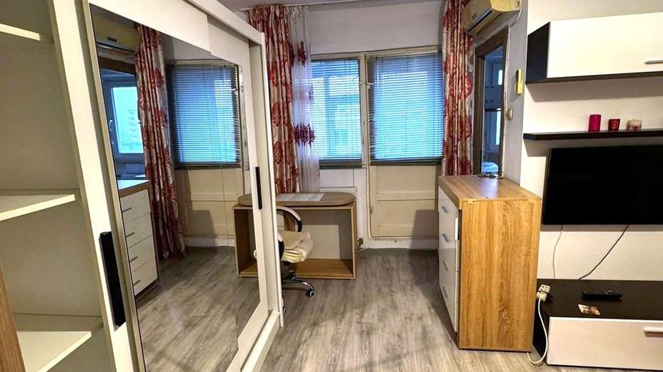 Închiriez Garsonieră Dristor, balcon, lift, 5 min metrou, AC ✨ - Poză 1