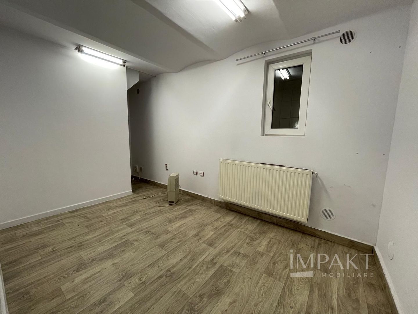 Spatiu comercial cu vad bun de inchiriat in zona centrală! - Poză 15