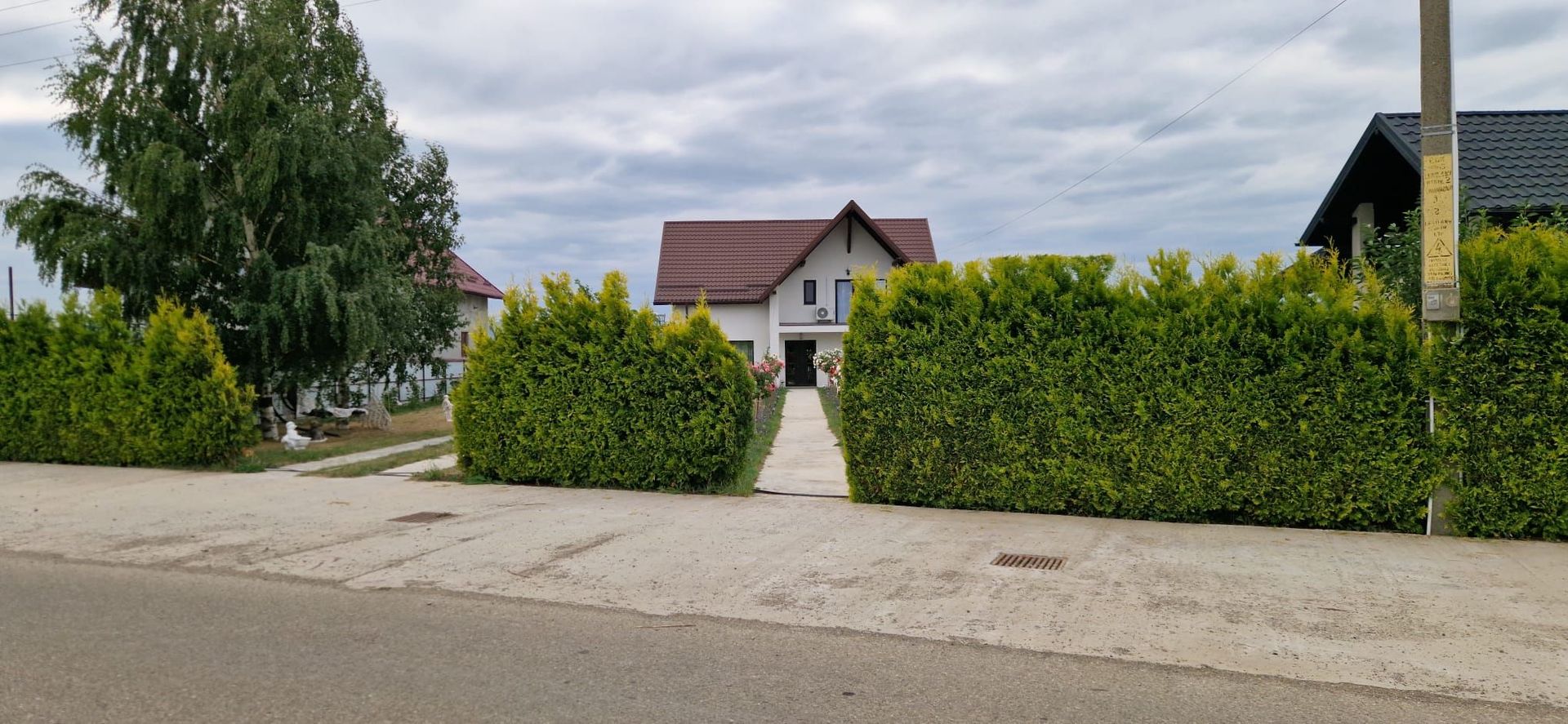 SE VINDE | Casa generoasă în Camirzani | Suceava - Poză 2