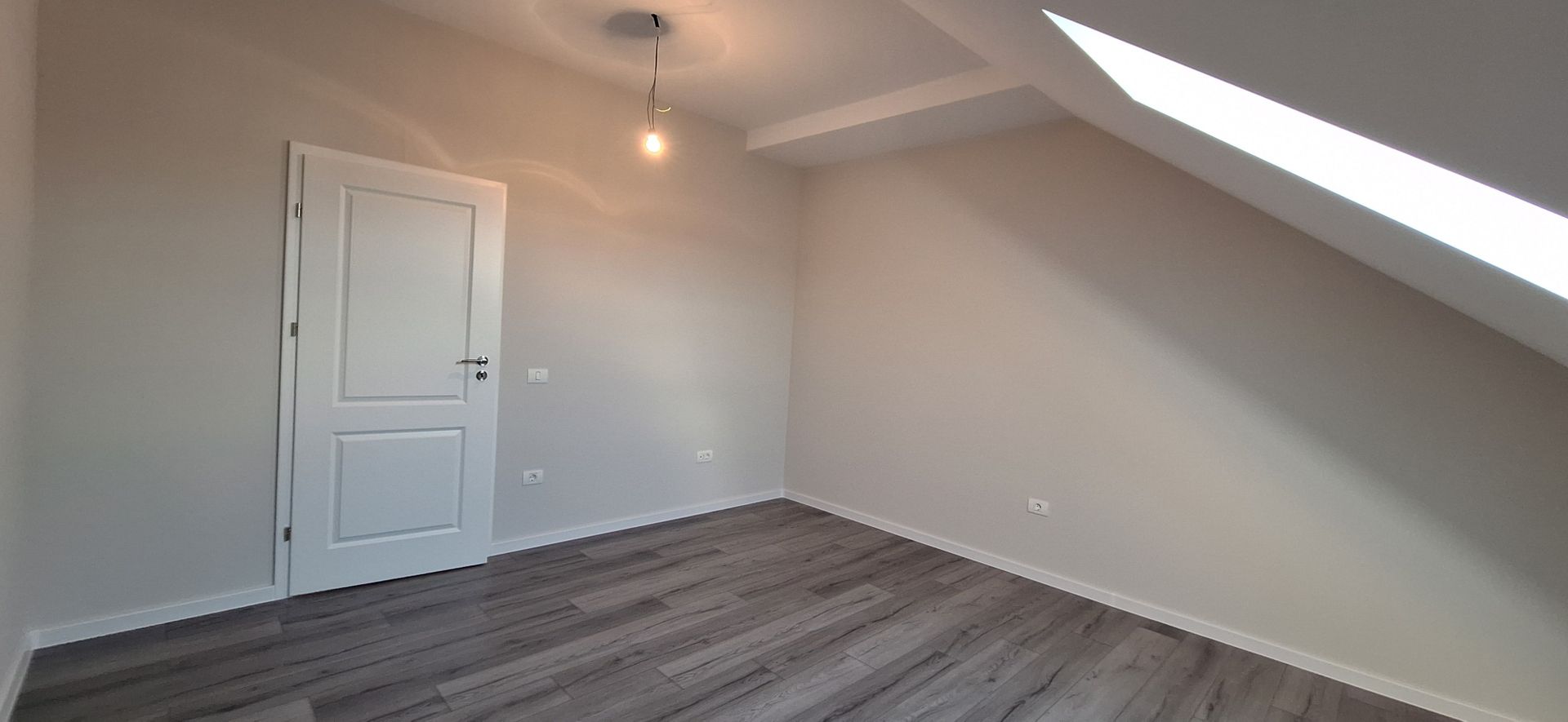 Apartament cu 3 camere si 2 locuri de parcare - Poză 14
