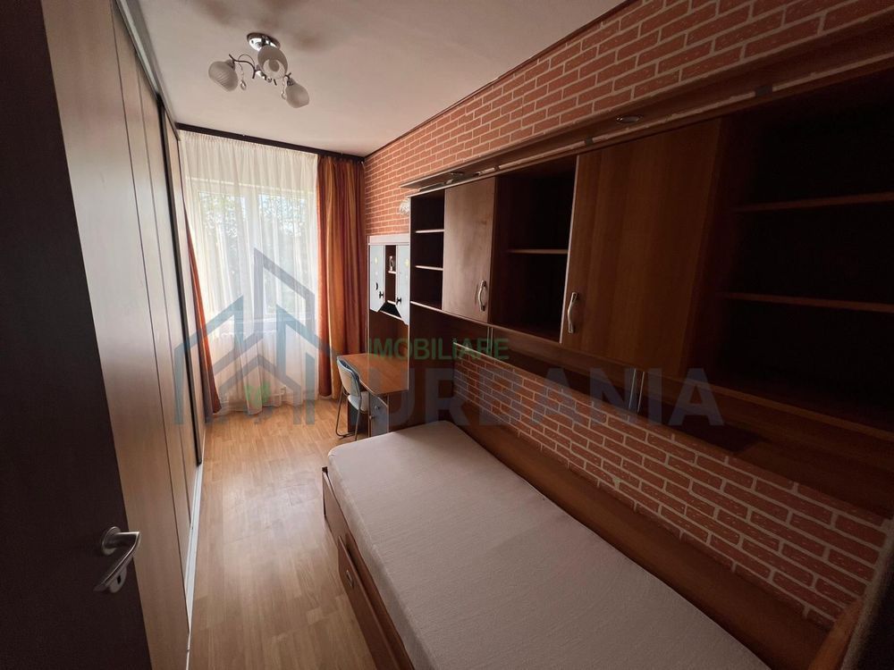 # Inchiriez camera (fata) Ap3 camere Podu Ros Decomandat - Poză 1