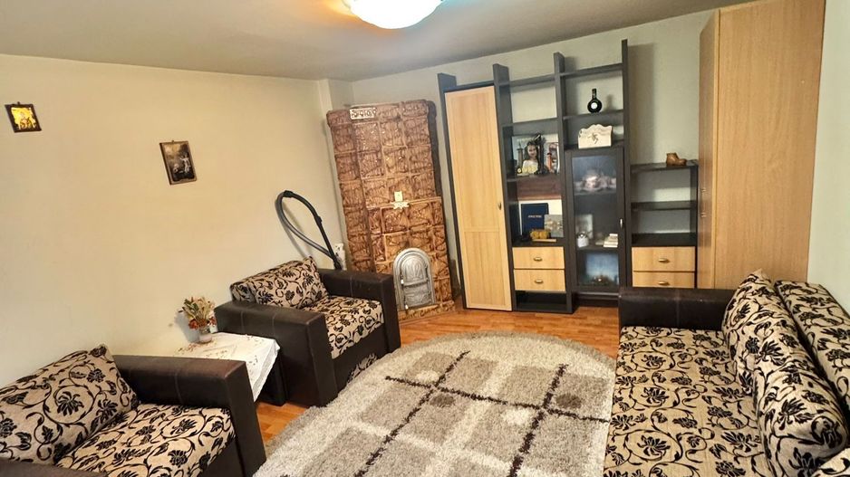 De vânzare casă cu 4 camere, garaj - Poză 3