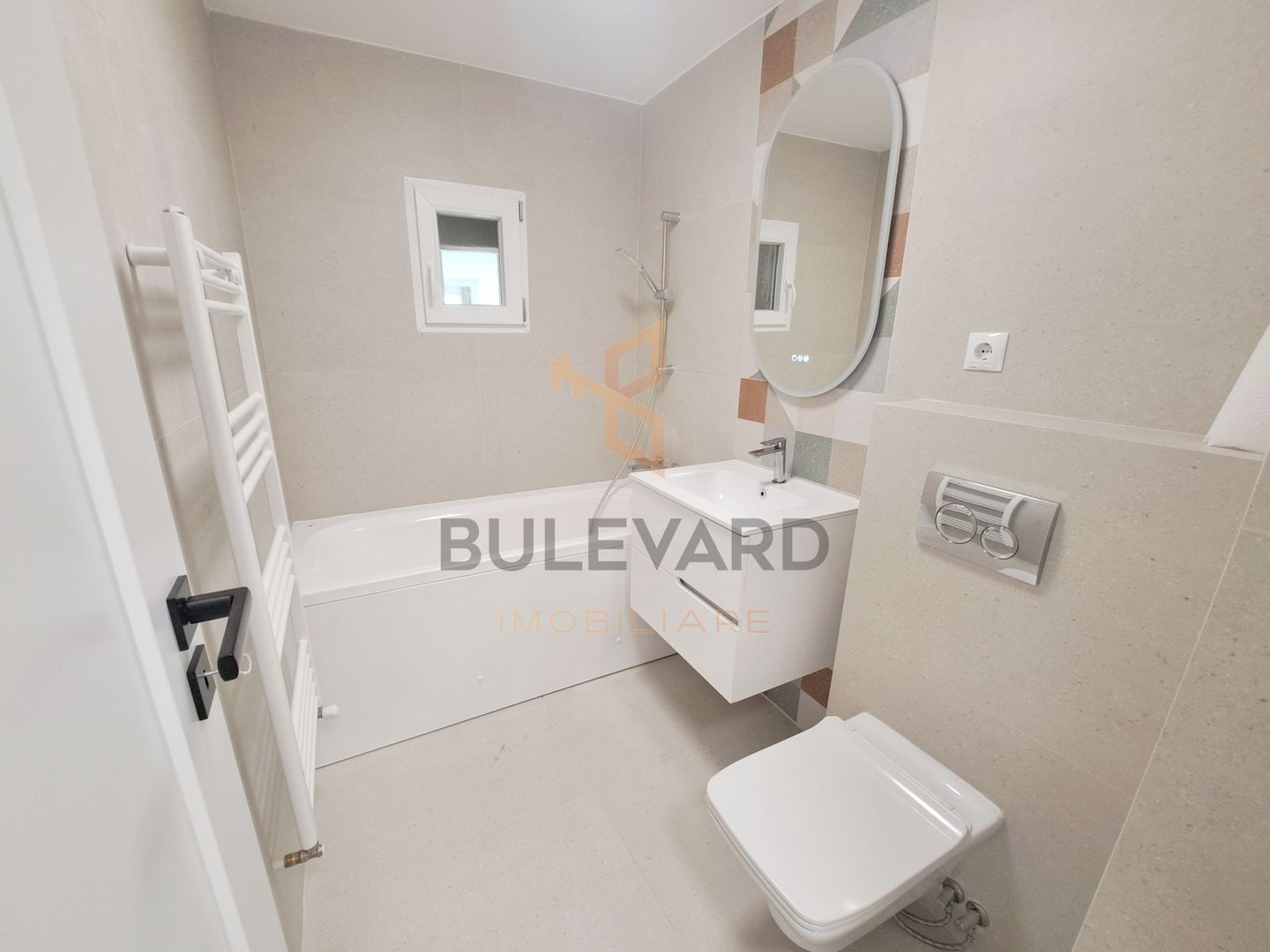Apartament 3 camere zona Piata Cipariu! Renovat! - Poză 2