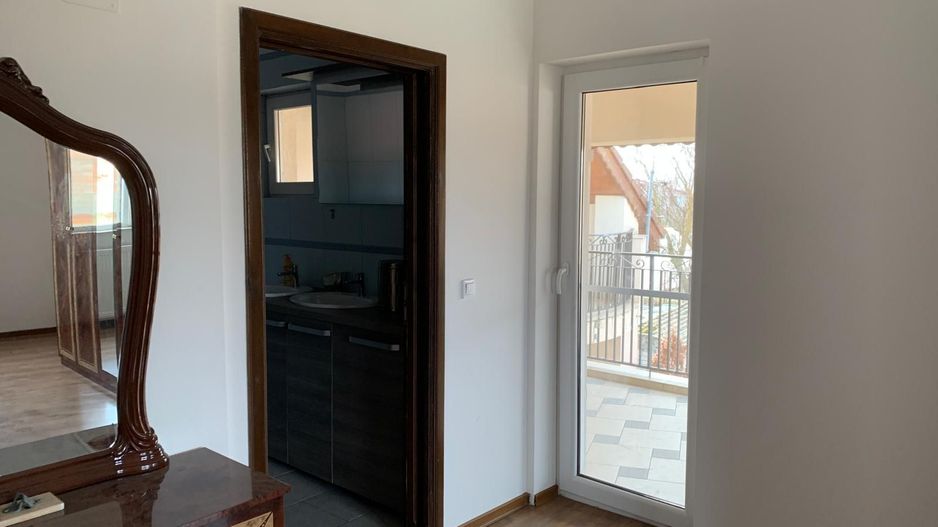 Duplex premium în vatra veche a localității Moșnița Veche - Poză 17