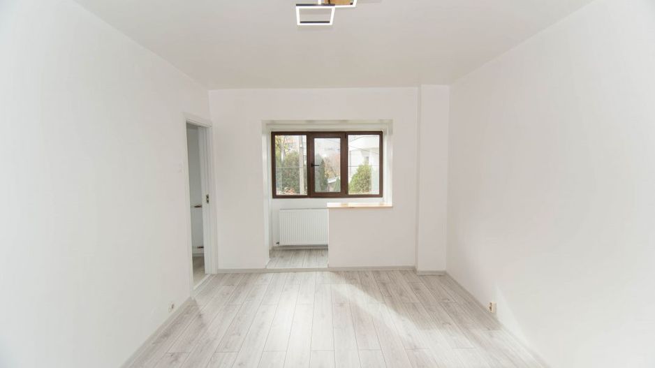 Garsoniera RENOVATA, etaj 1, Gavana-Pitesti - Poză 1