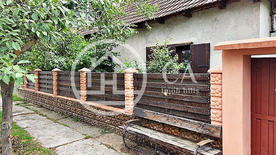 Casa de vanzare cu 4 camere si teren de 1520 in satul Batar, Bihor - Poză 1