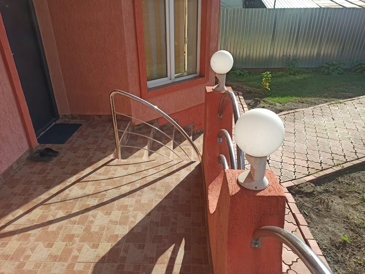 Casa 5 camere, 250 mp teren liber, adiacent șoseaua Leordeni - Poză 4