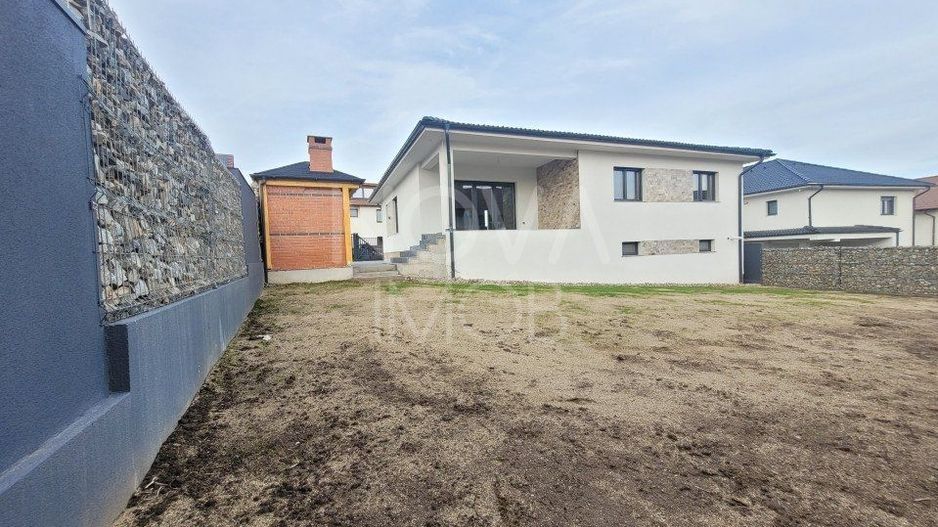 Casa individuala pe un singur nivel cu garaj dublu - Selimbar - Poză 2