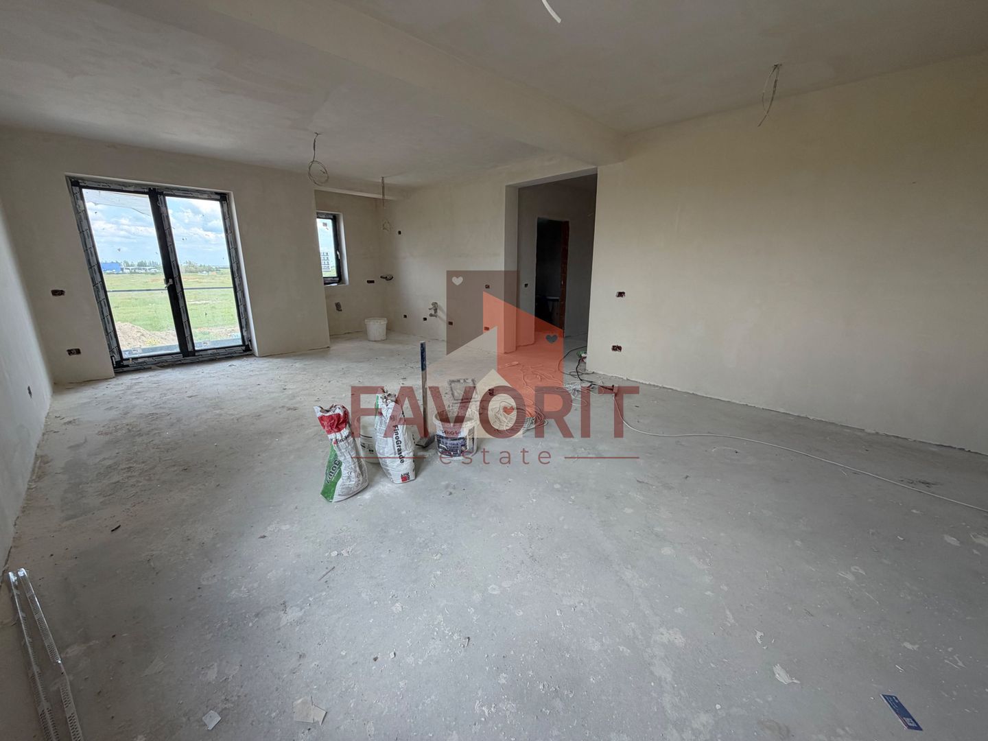 Finisat la cheie. Loc de parcare. Suprafata generoasa - Poză 3