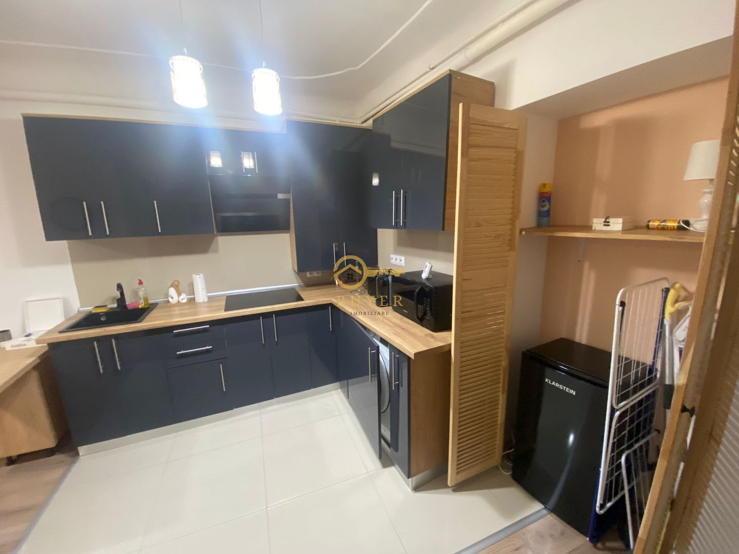 Apartament in centru vechi- Renovat complet- Pretabil investitie - Poză 2