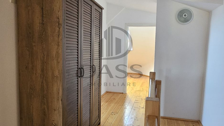Apartament de inchiriat 6 camere 179 mp Etaj 2 + mansardă - Poză 27
