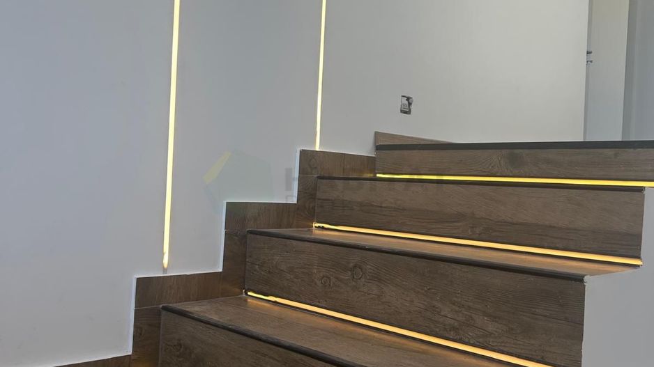 Casă modernă de vânzare /4 camere/ Strada Alexandru Ioan Cuza - Poză 10