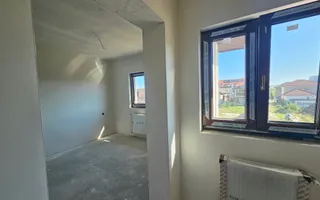 Casa noua 4 dormitoare, spatiu bun pentru familie - Poză 14