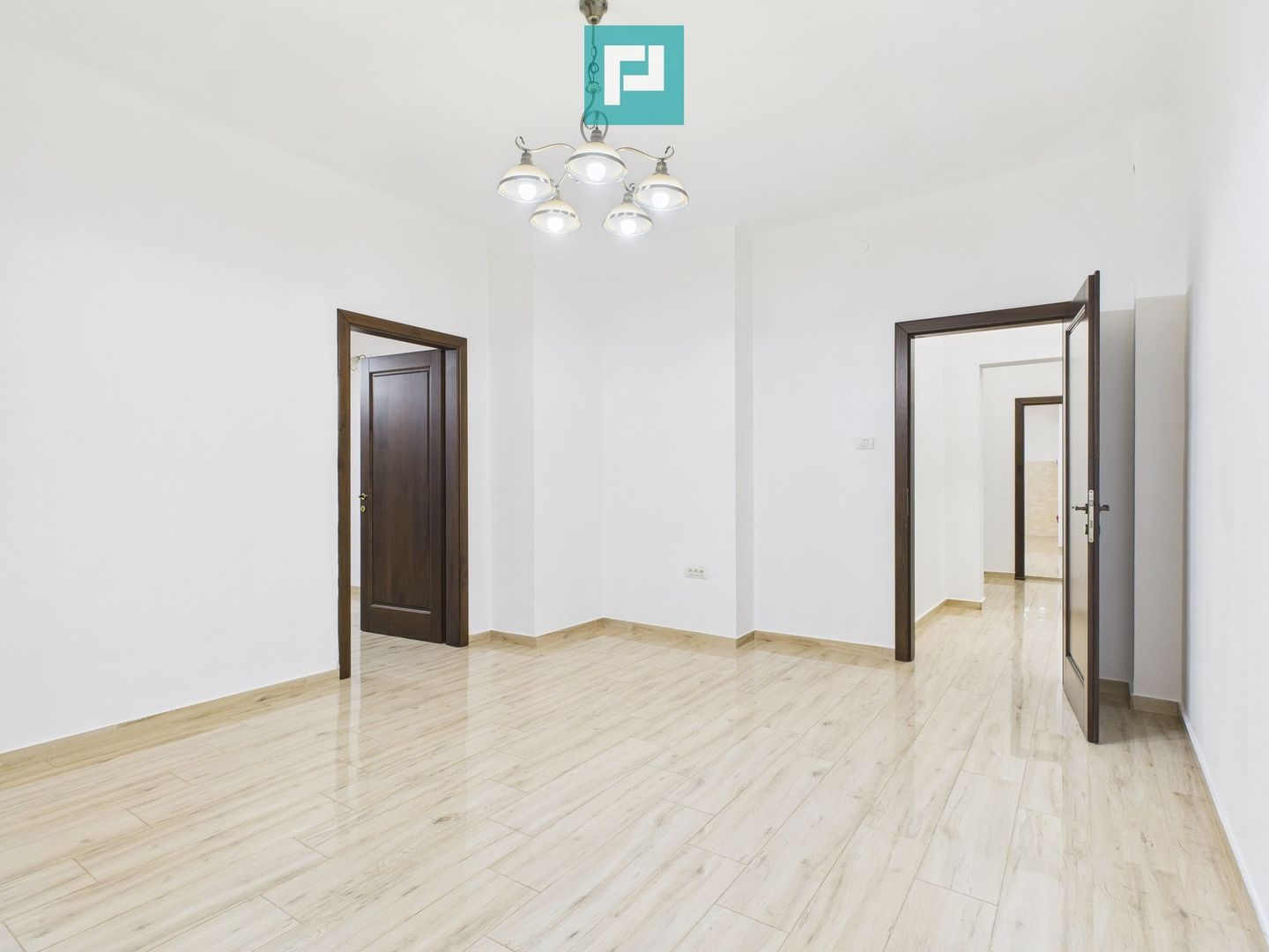 Apartament 3 camere ultracentral modern pe Cloșca - Poză 3