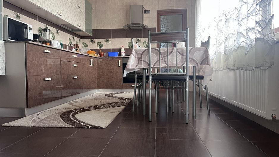 Casa de vânzare în Vulcana Pandele, la o distanță mica de oraș! - Poză 12