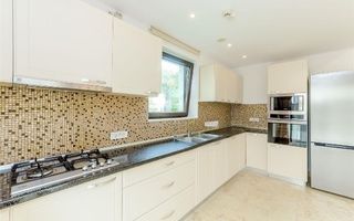 VILA SPATIOASA CU 6 CAMERE LA INCHIRIERE IN COMPLEX REZIDENTIAL - Poză 3