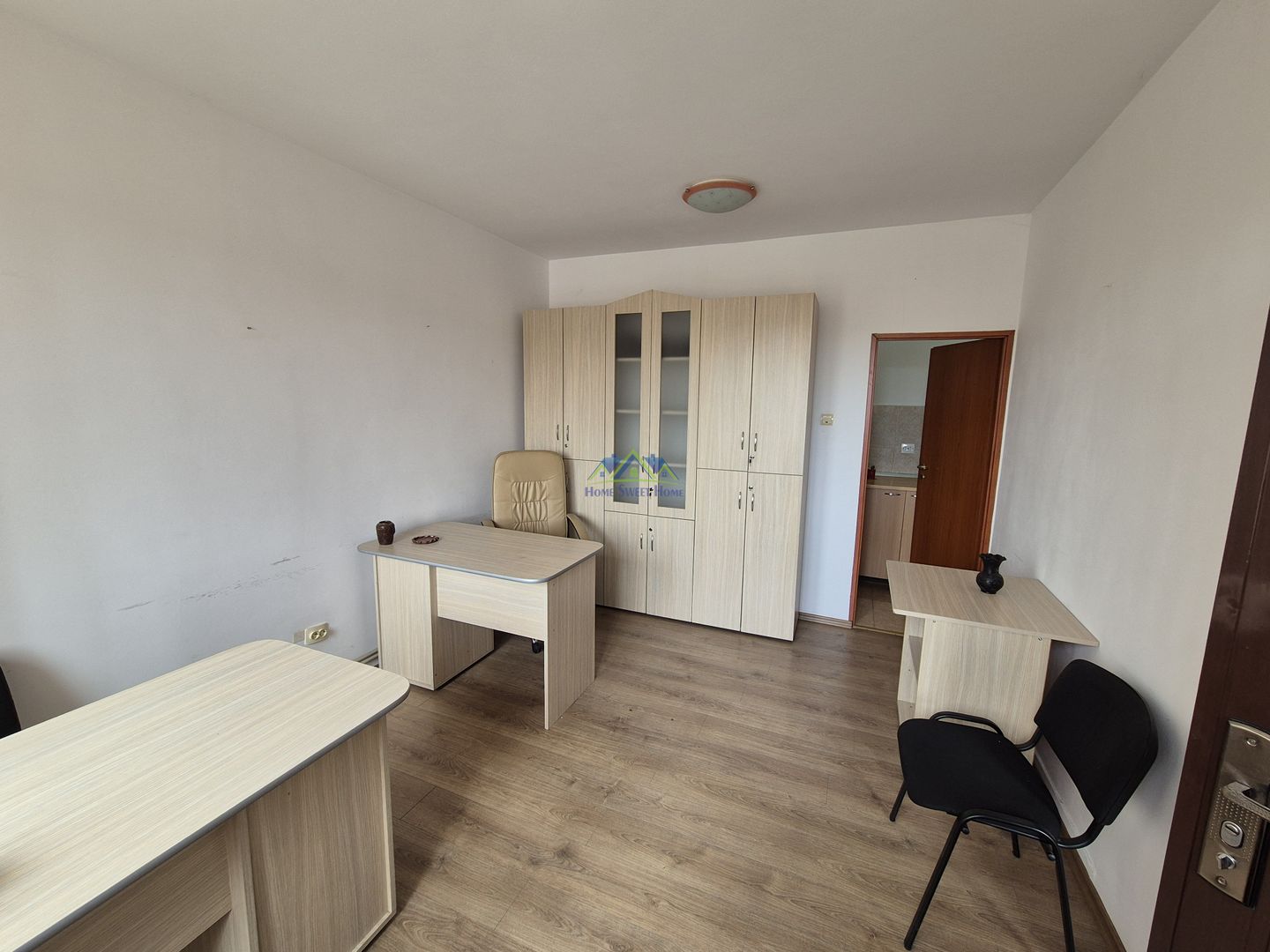 Inchiriez birou zona Piata Mare fosta policlinica et 3, st-20mp, baie! - Poză 1