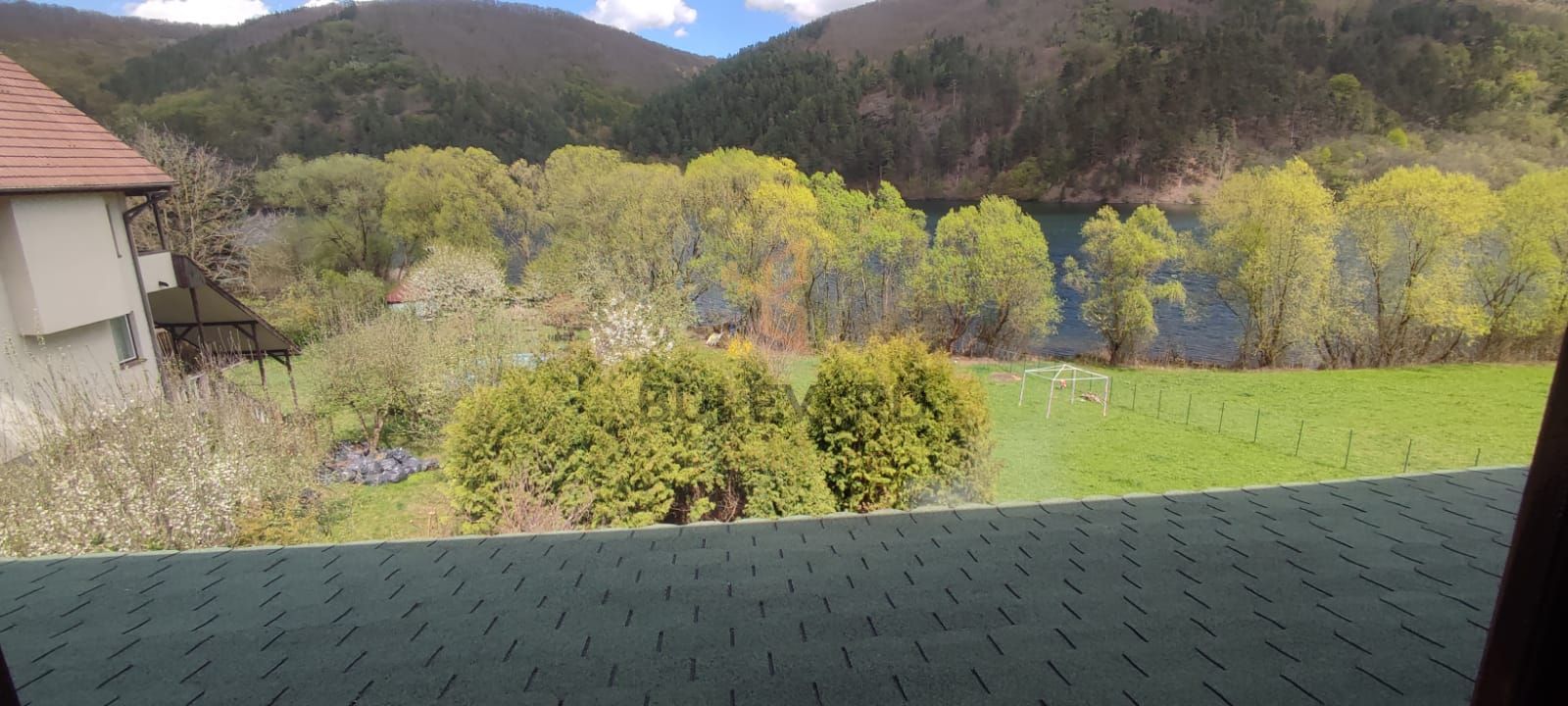 Cabana si teren 1000 mp cu iesire la lac! - Poză 2