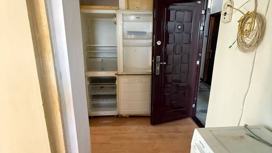Garsonieră 27 mp cu balcon - etaj 2 - nemobilata -bloc an 1980 - Poză 16
