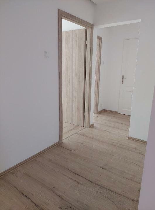 Trapezului - 4 camere - renovat - anvelopat - boxa - 1 Decembrie 1918 - Poză 2