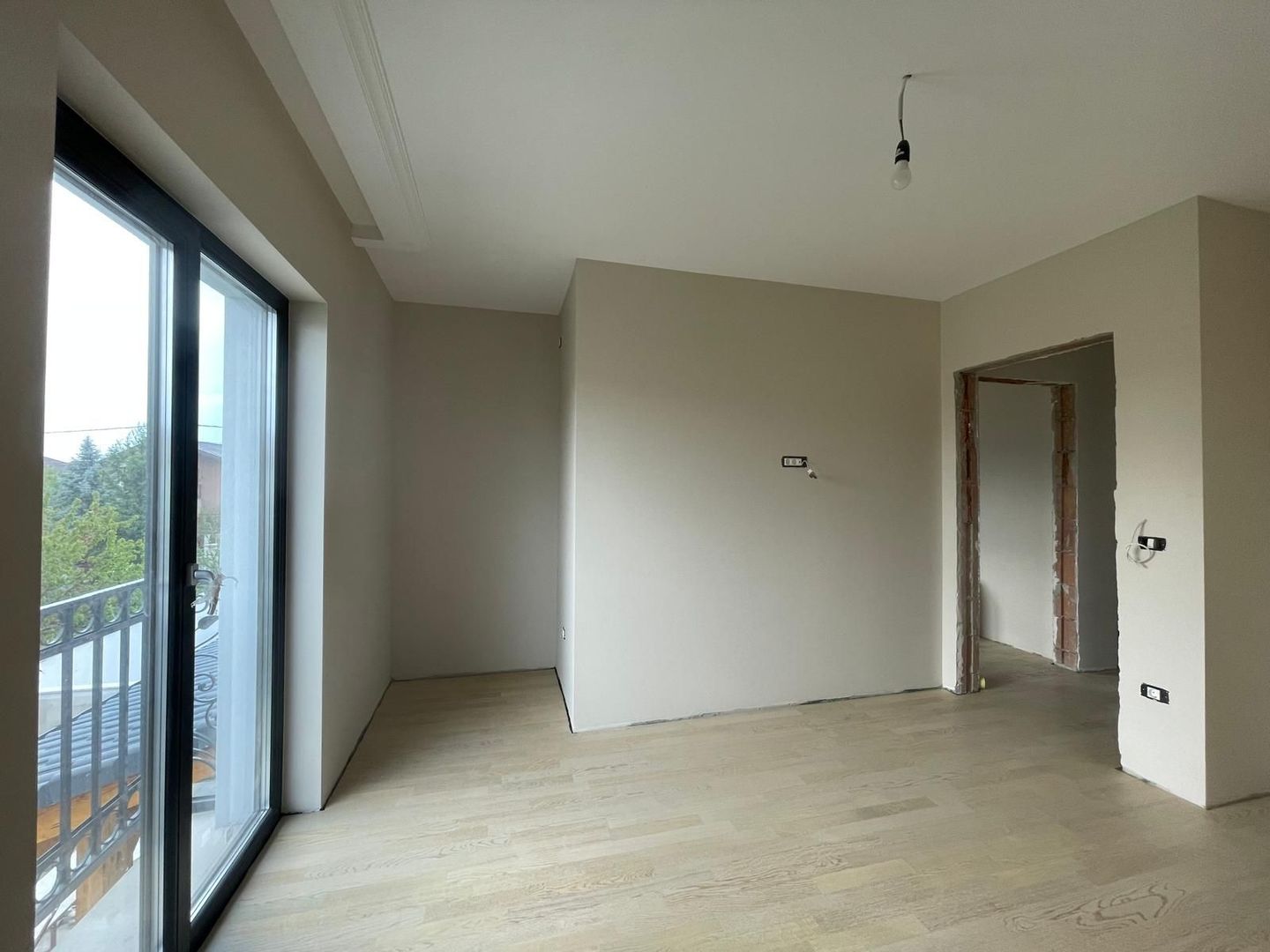 Duplex-4 dormitoare- despartit prin garaj -SUPER POZITIE - Poză 5