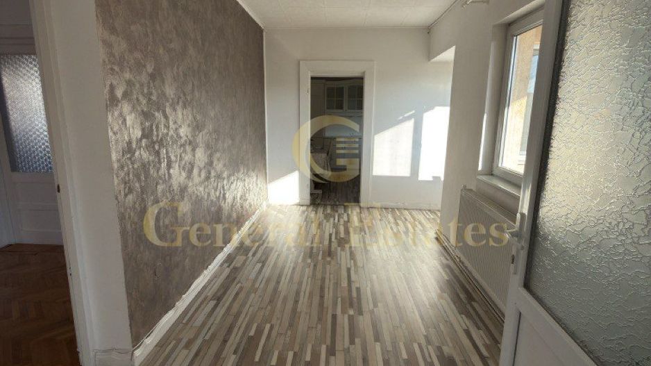 Apartament spatios cu 3 camere - Poză 4
