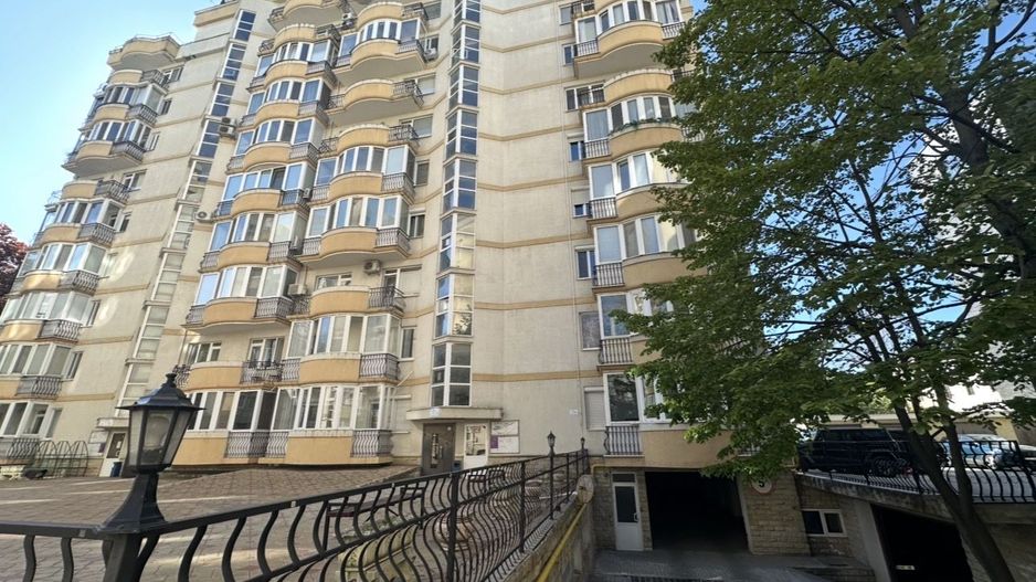 Apartament cu 2 odăi +living ultra centru, Mun. Chișinău - Poză 3
