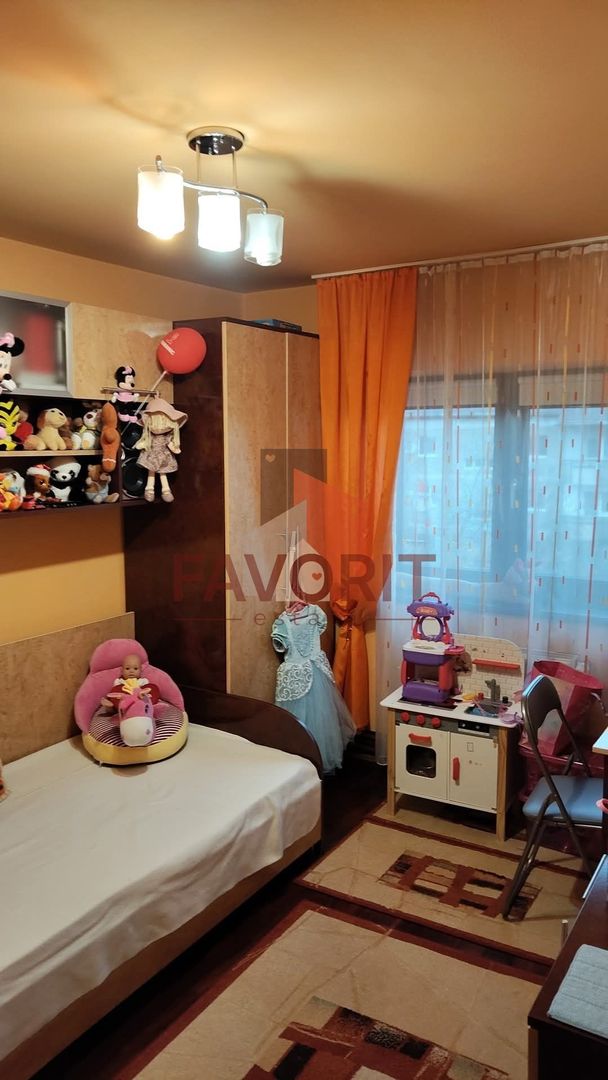 3 camere, decomandat | etaj 4 | centrala proprie | mobilat | zona excelenta - Poză 7