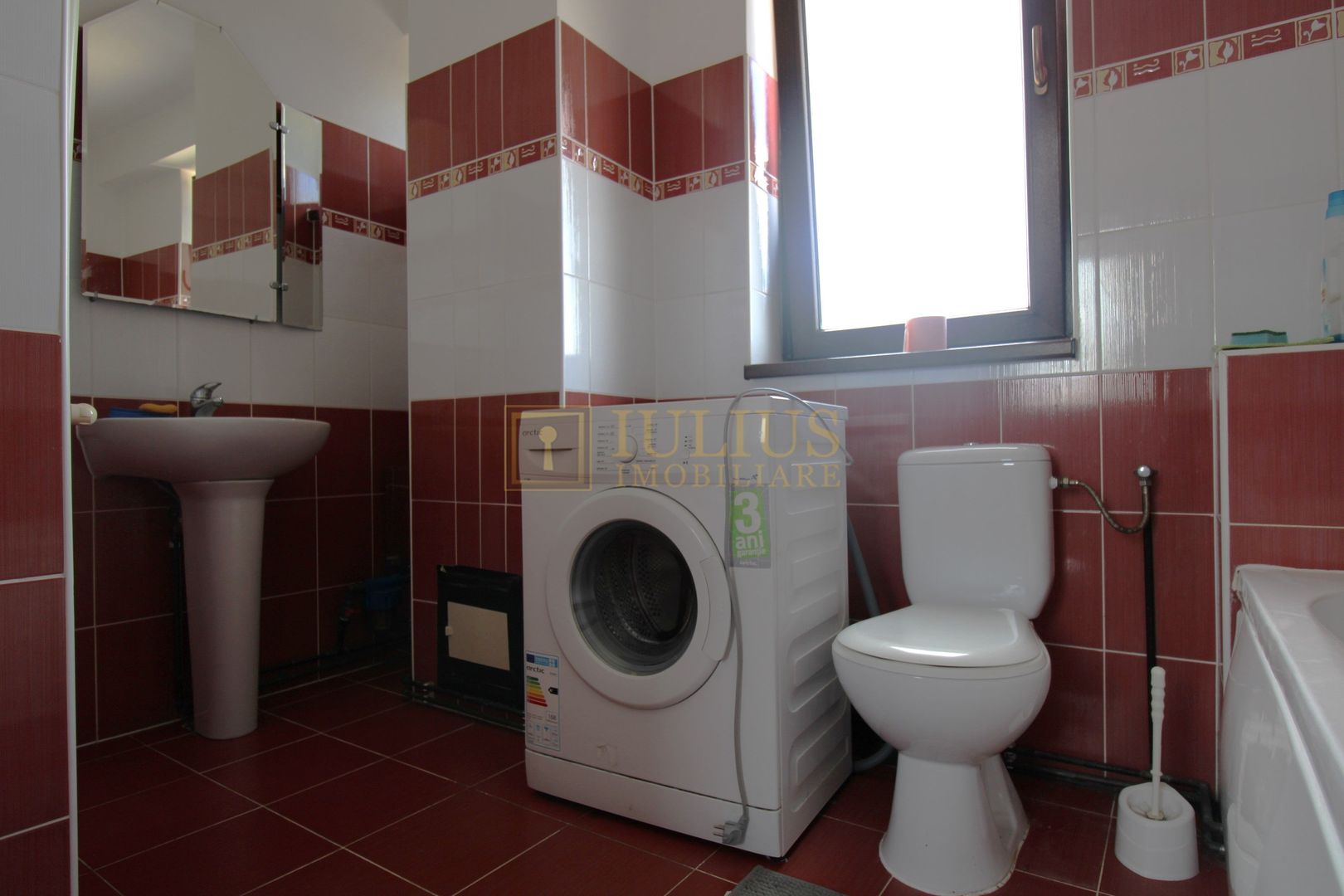 Centrala proprie, bucatarie inchisa si balcon spatios; posibilitate decontare - Poză 12