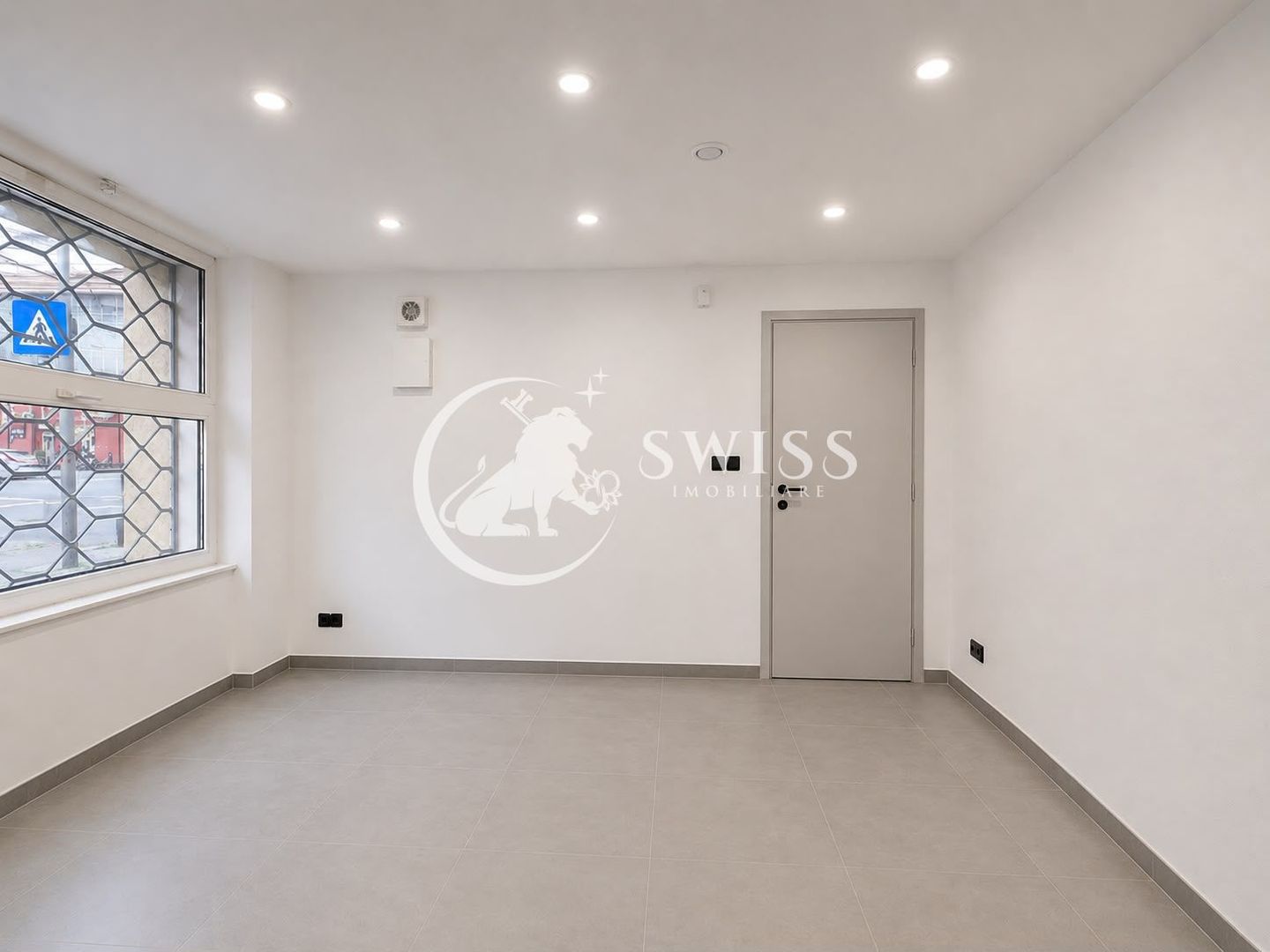 Spatiu comercial | Intrare din strada | Vitrina | Zona Centrala | 23mp - Poză 2