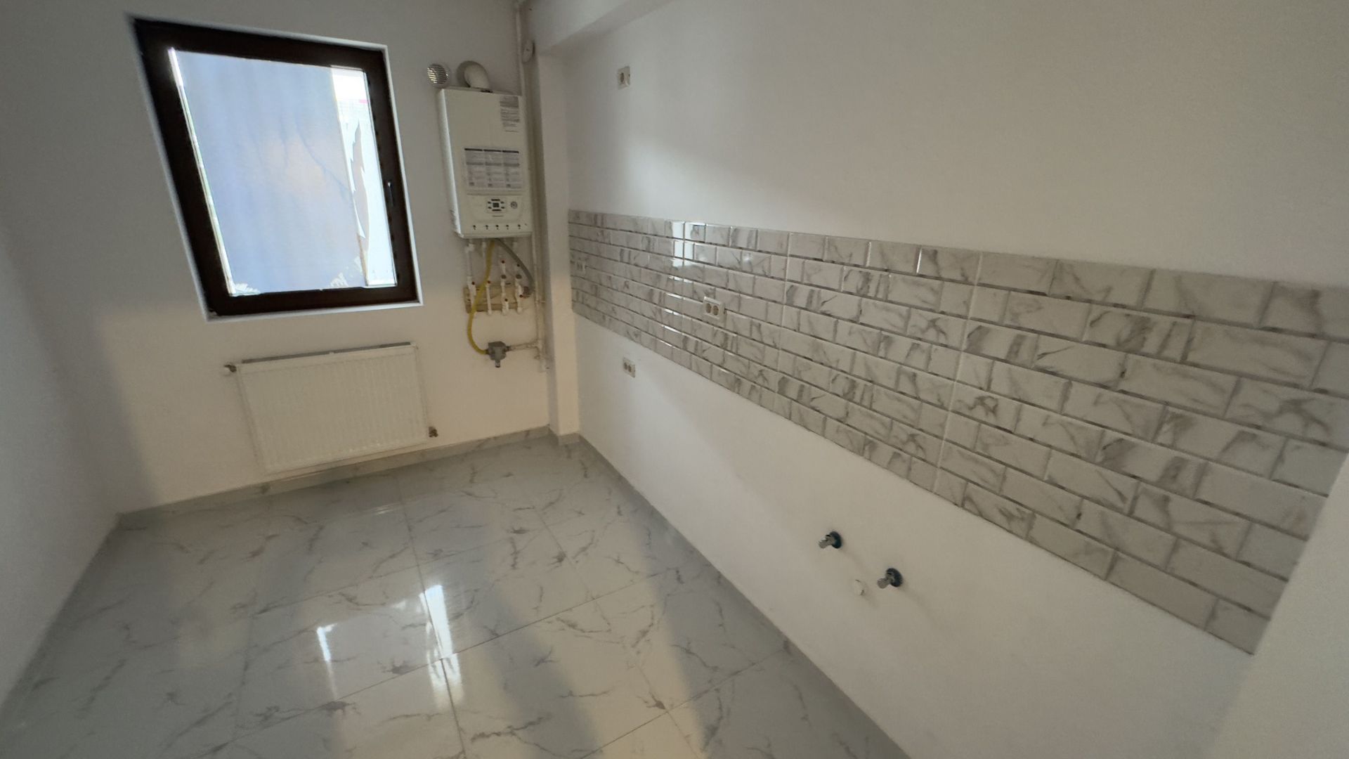AP. 2 CAMERE MARULUI, BLOC NOU, PARCARE INCLUSA, NEMOBILAT, COMIS 0% - Poză 3