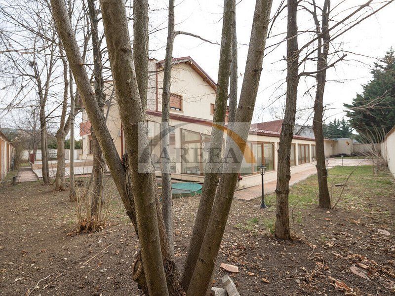 Vila cu 750 mp utili si teren de 1.480 mp in Erou Iancu Nicolae - Poză 10