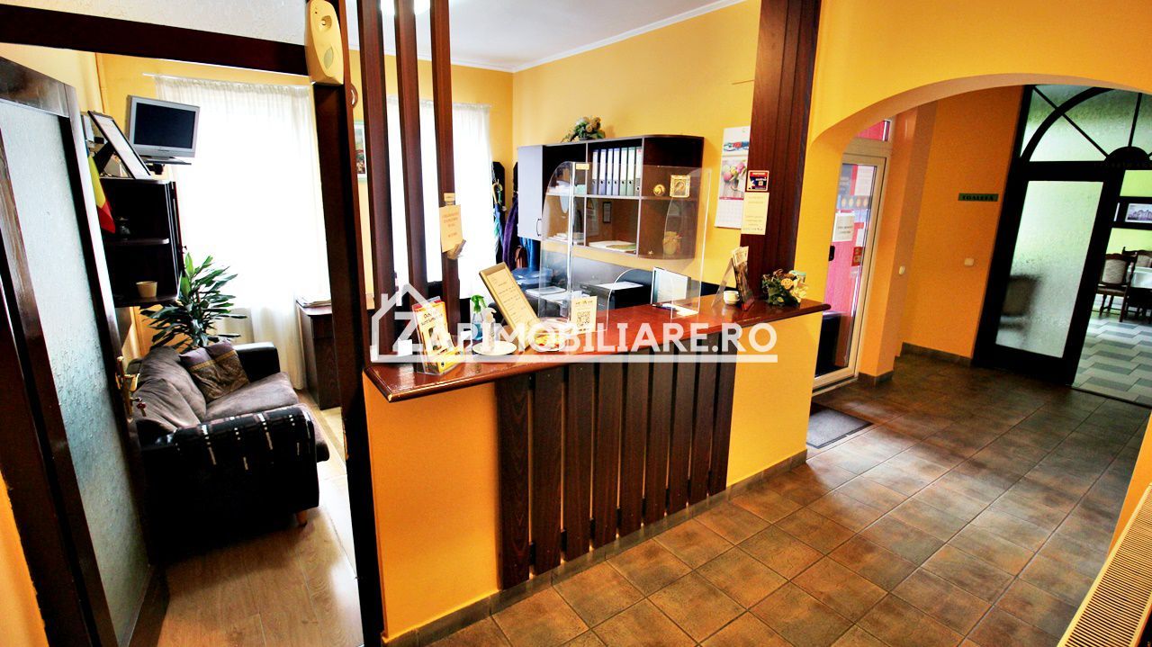 Pensiune aproape de centru,10 camere,13 băi,1 restaurant - Poză 2