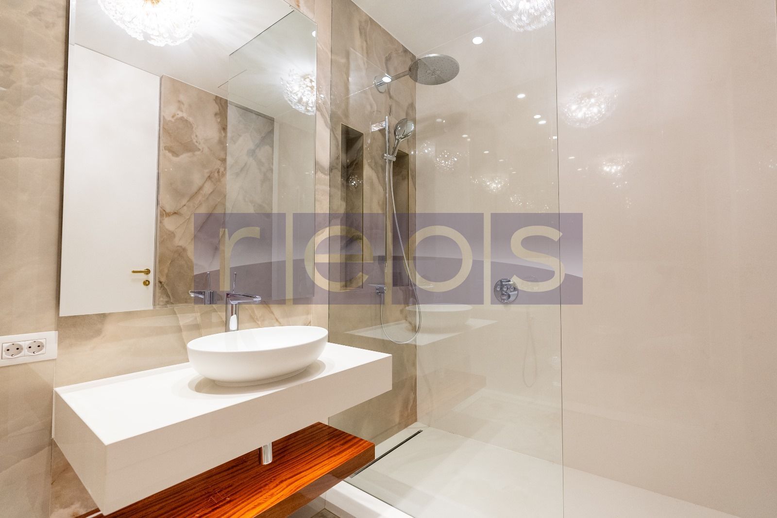 APARTAMENT ZAMBACCIAN PREMIUM | 200 MP 4 CAMERE| LOC PARCARE - Poză 15