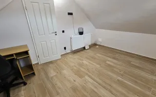 Casa Individuala cu 4 camere, de inchiriat, zona Lupeni - Poză 11