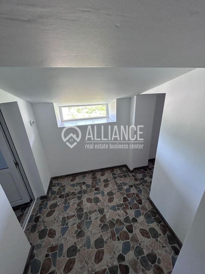 SAT CERCHEZU - Casa renovata complet si gradina - Poză 5