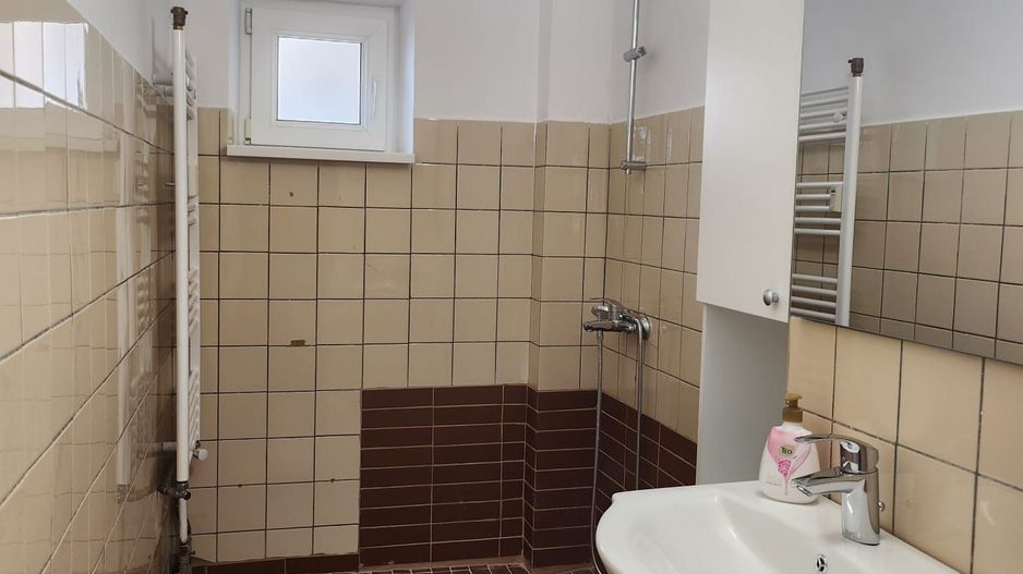 De Inchiriat Garsoniera Bd. Decebal  cu TERASA langa Rond Alba Iulia - Poză 6