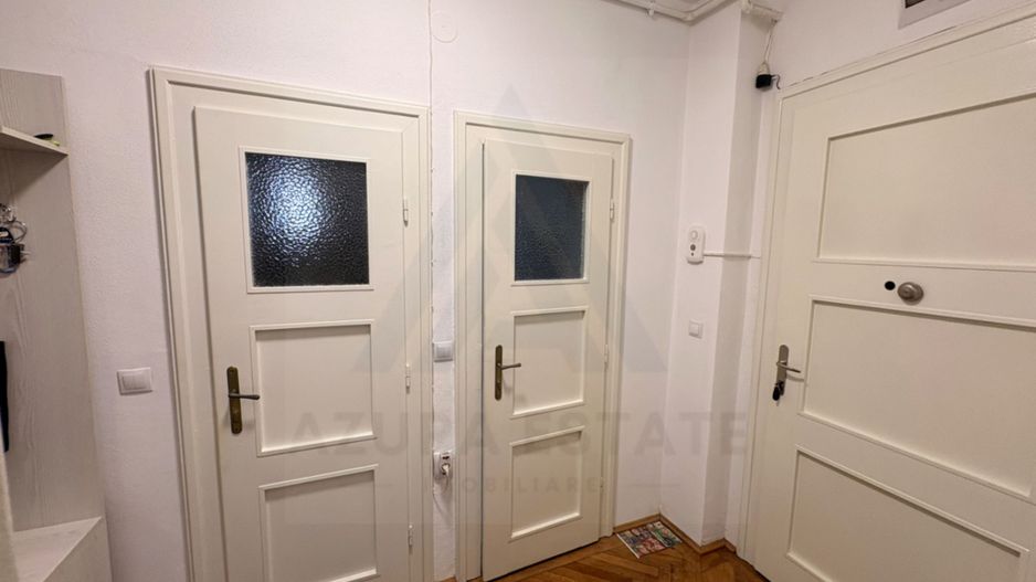 Apartament decomandat 70 mp utili 2 bai pivnita si curte 58 mp Central - Poză 2